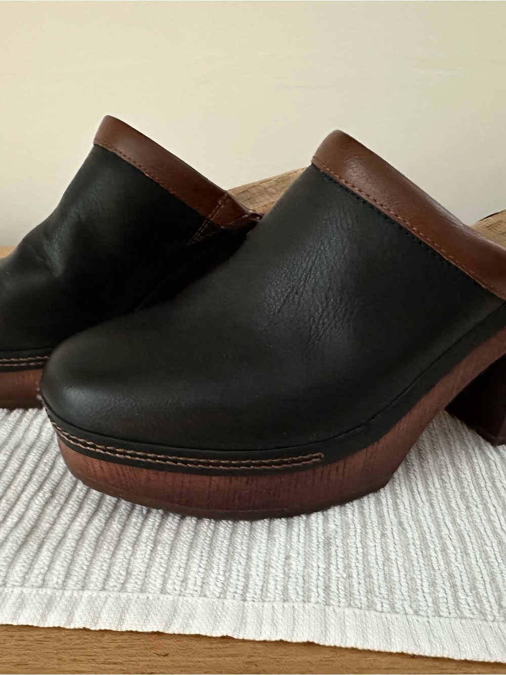Korks Black platform Leather Clogs with Brown Trim